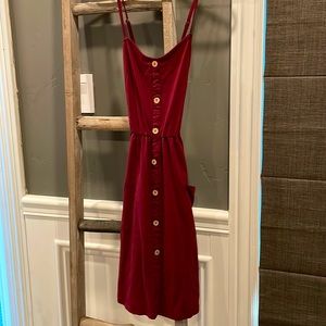 Burgundy midi-dress with pocket and waist-cinch detailing